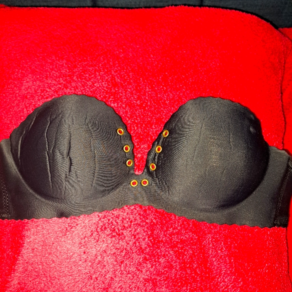 Strapless studded bra